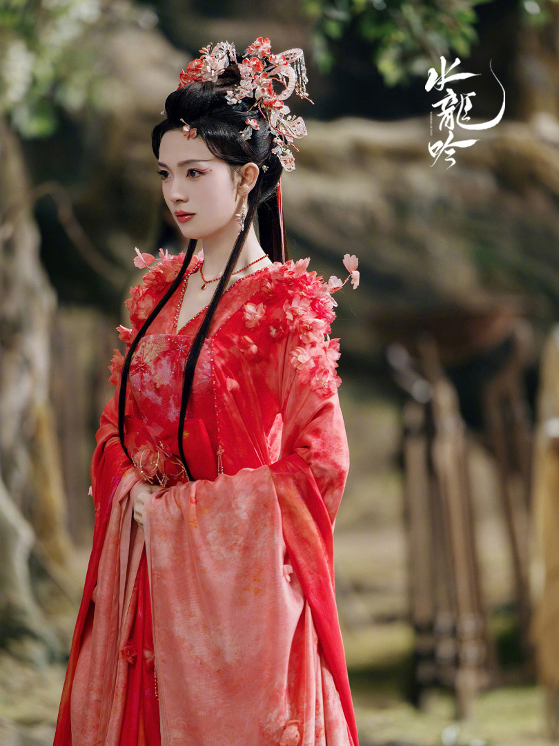 修西方桃这套的时候脑子里闪过一句话“是你把我领到这条 红衣不像红衣 粉衣不像粉衣