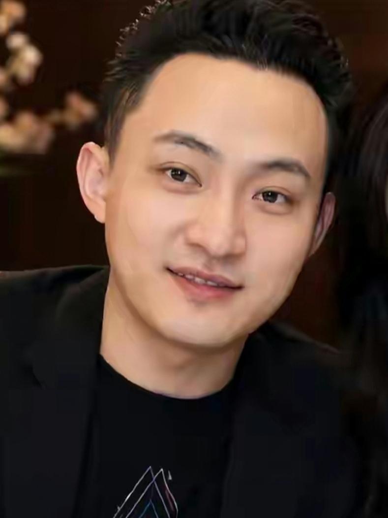 孙晨宇和何九华五官长的并不像，可这两个男人有一个共同点，那就是面相都“不厚道”。