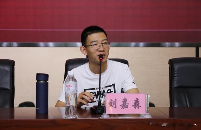 一语惊人！“北大学霸”刘嘉森说：“同学父母是博士、硕士，但是3年后只有自己是高考