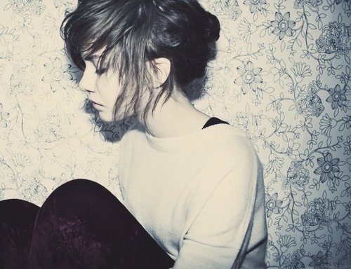 每个成功女人的背后都是她自己。 