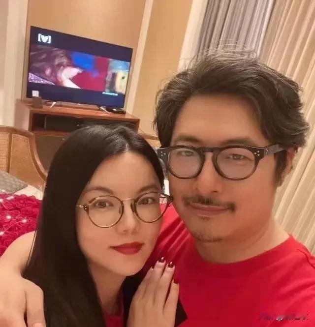 比起汪小菲和大s离婚后的鸡飞狗跳，而李湘和王岳伦离婚后的关系，依然是念着对方的好