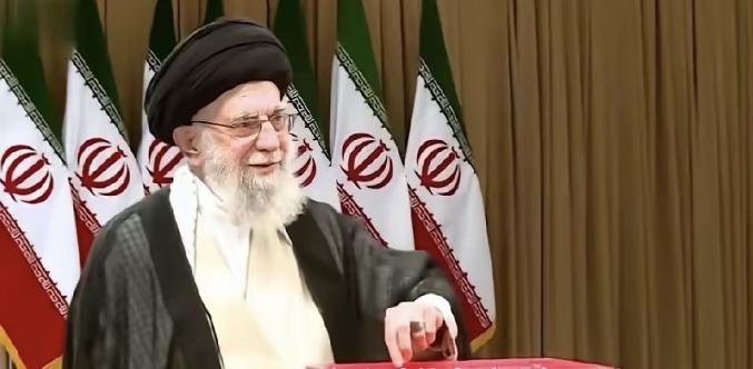 万万没想到，伊朗也出手了！
正当委内瑞拉原油被扣美国，压力山大时，关键时刻伊朗出