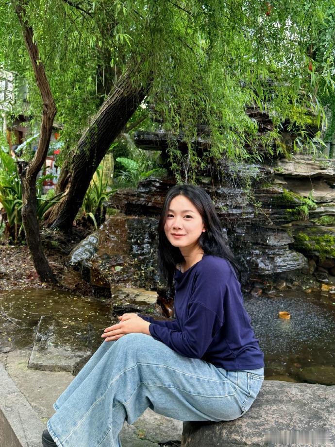 向琴琴工资五千养妈妈弟弟初入职场金融季从法医季到金融季，一直都很喜欢向琴琴，温柔