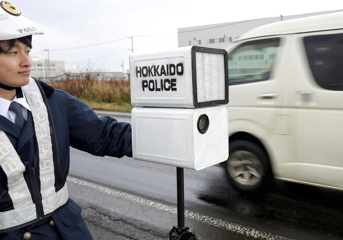 【日本警方被曝伪造2700张交通罚单，将退款3500万日元！涉案警员称懒得去现场