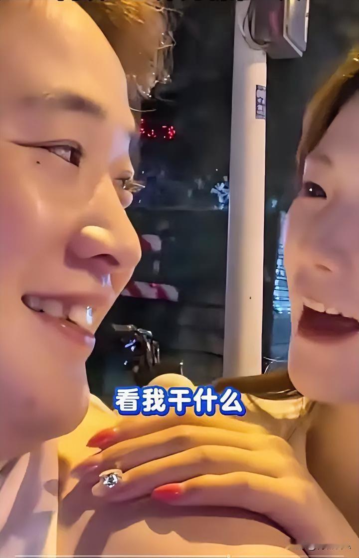 “老公，咱有钱了是买车，还是换房啊？”

近日，山东一女子问老公有钱了，第一件要