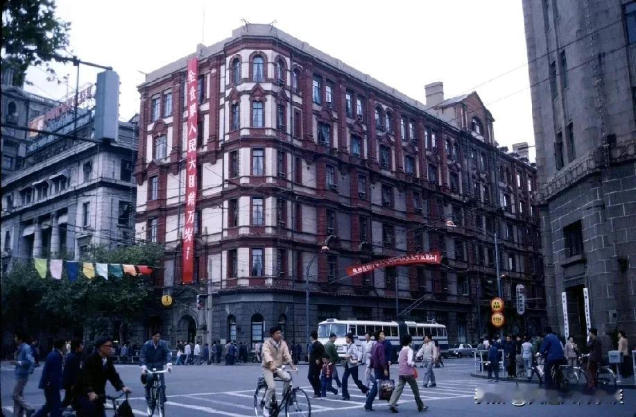 苏州老照片

上海拍摄苏州 光影里的苏州 昔日的苏州 此时的苏州 拍美丽苏州 苏