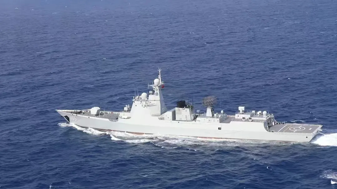 庆祝国庆|南部战区海军国庆期间对湛江公众开放舰艇类型如下：052D驱逐舰165湛