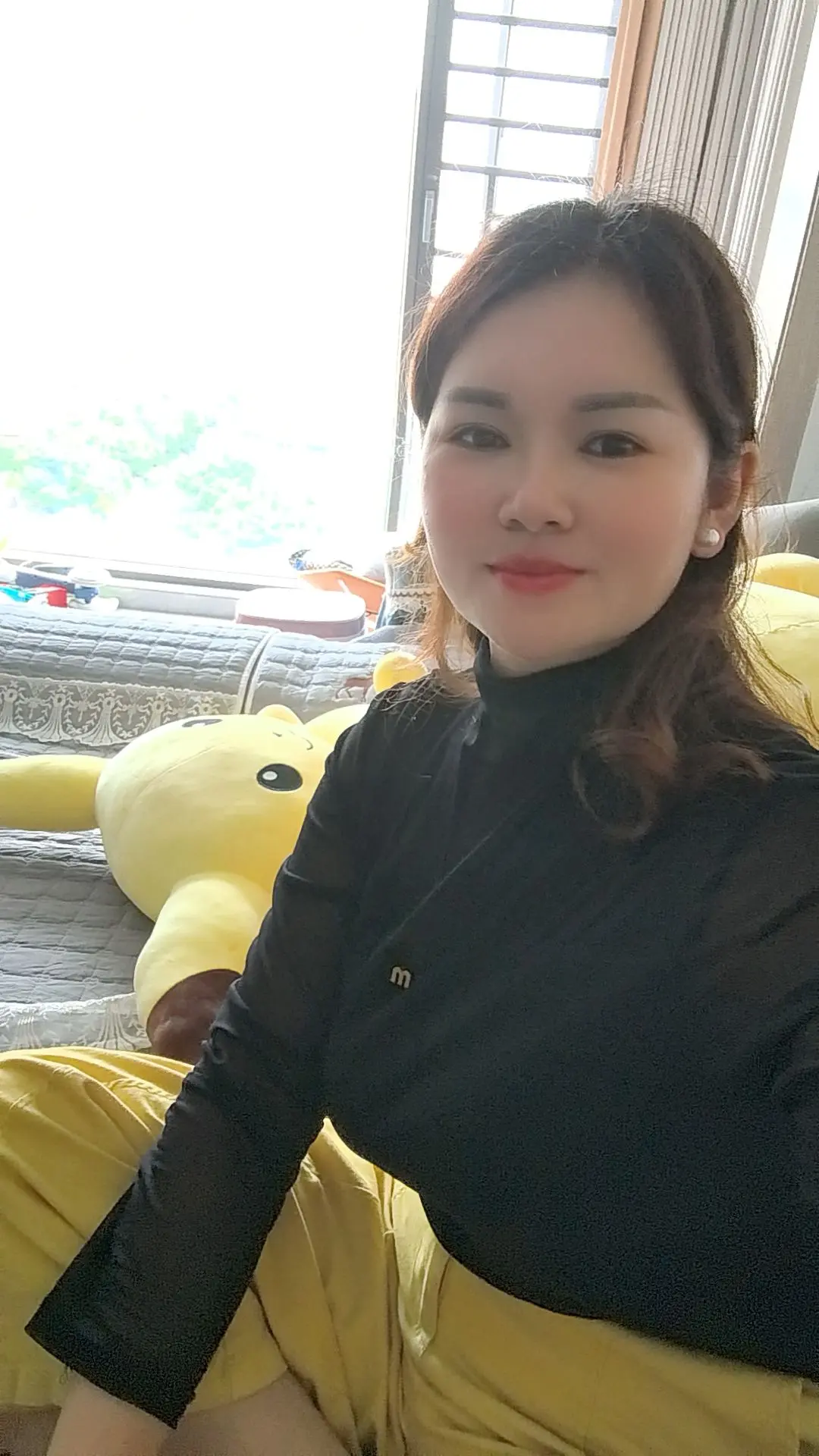 我没有老公，孩子没有爸爸，每天接送孩子上学放学，回家我想吃就吃，想睡就...