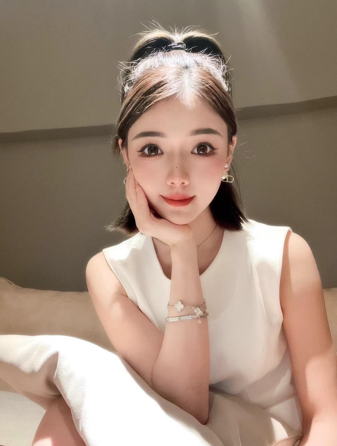 照片是以前拍的，歌是刚刚收藏的，没别的意思就是想看看当年的自己。