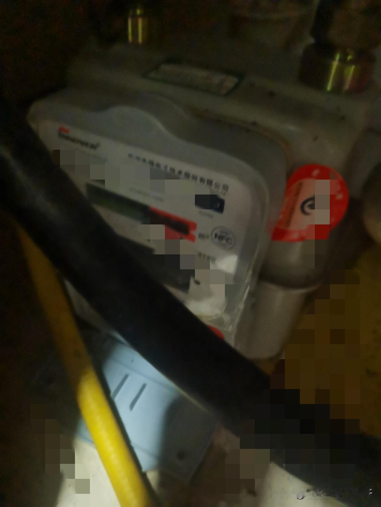 我就不明白这些表非得挤在那个旮旯里干嘛

大早晨起来做了一口饭，儿子说他要去开会