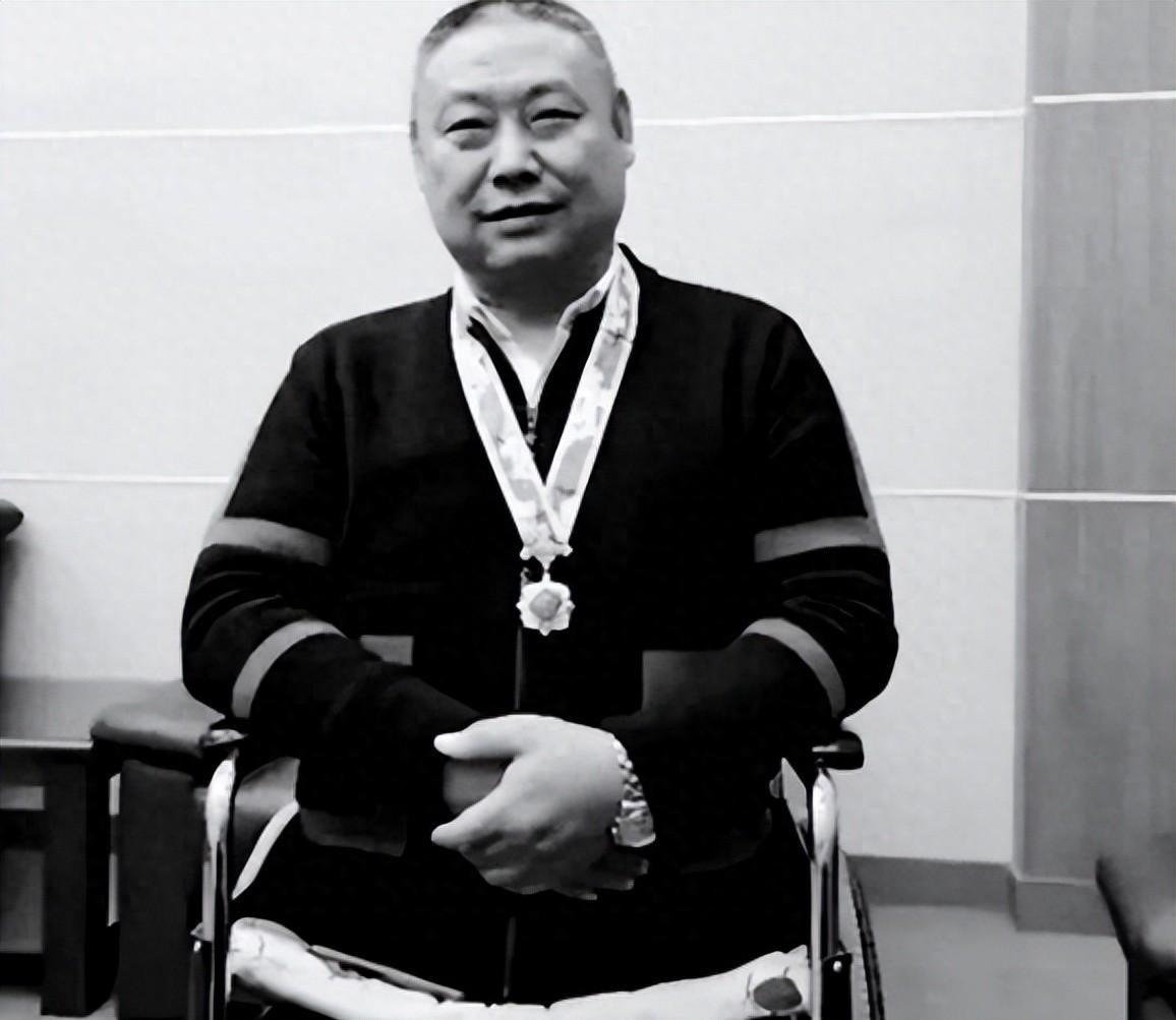 老山英雄失去双腿主动提出分手，却被女友和父亲坚持陪伴：这份爱情值得感动吗
200