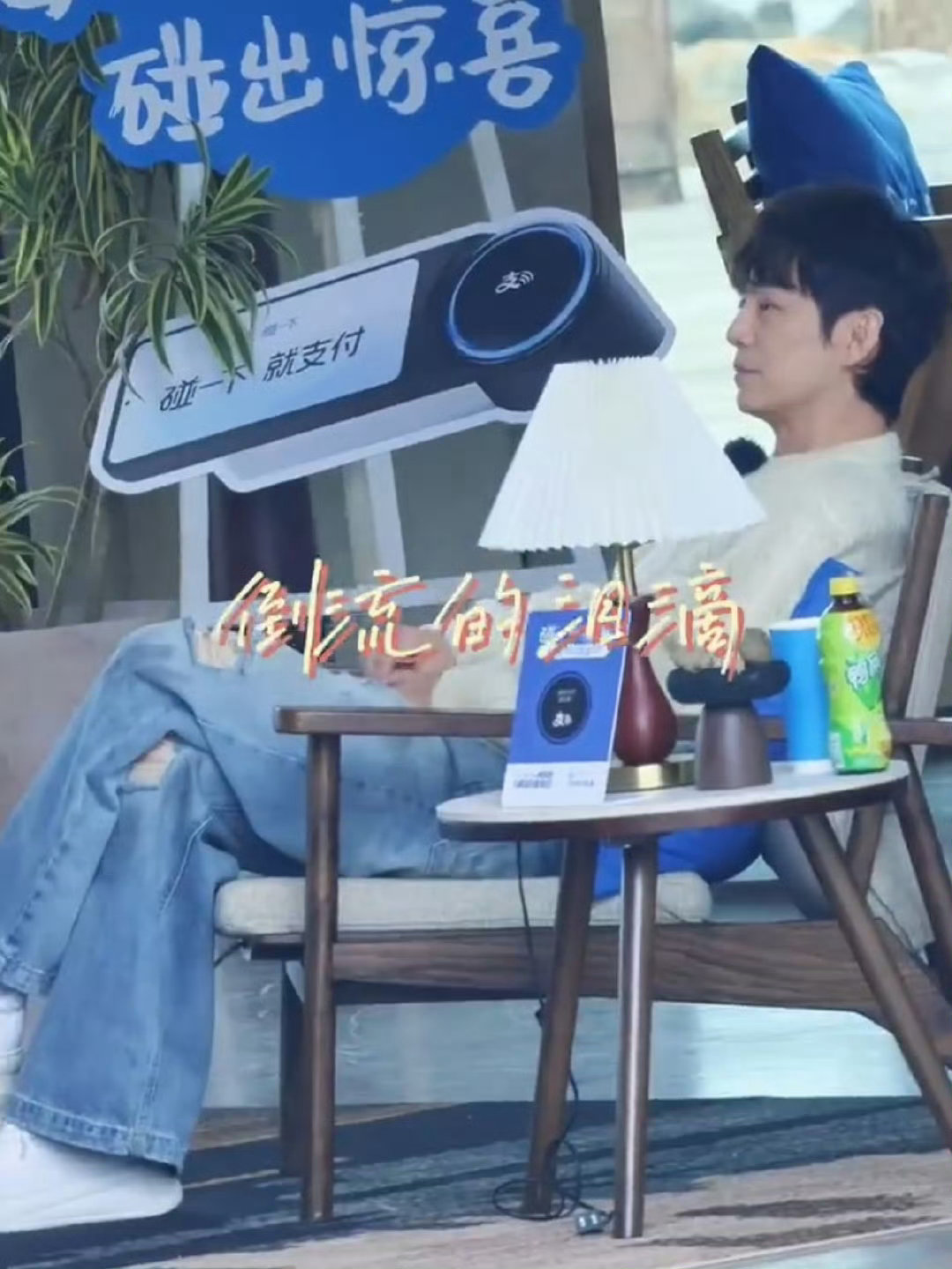 何炅何炅误入客栈杀猪盘亲爱的客栈 全网好奇！客栈到底有什么魔力，全员变打工人。 