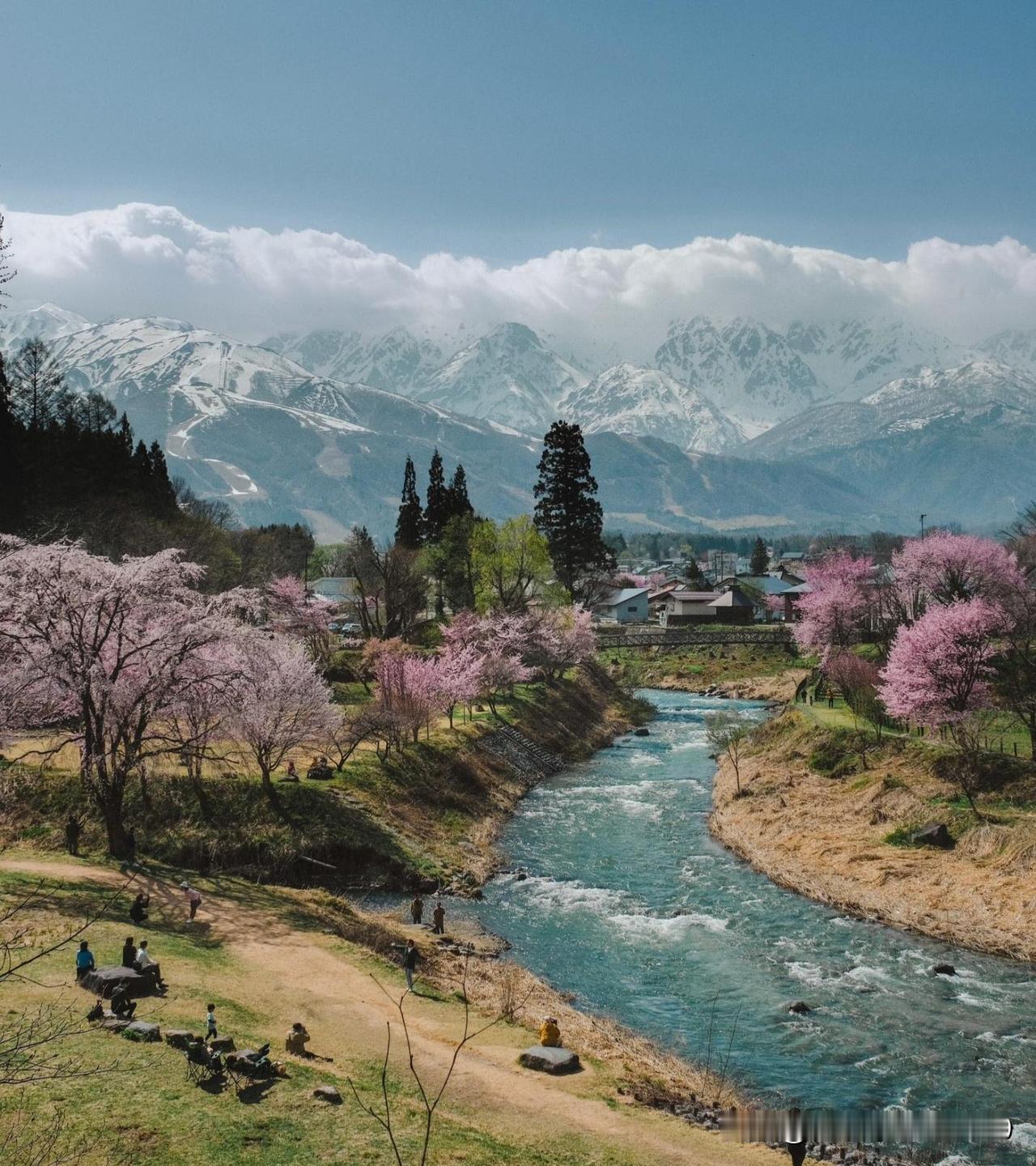 5月17日，在日本长野县的北阿尔卑斯山脉赤岩岳，发现了一具女性遗体。根据日本警方