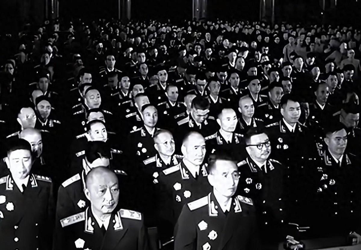 1962年许世友拎酒怒气冲冲找到邓华，邓华却直接拒绝让他靠近，这是怎么回事？
1