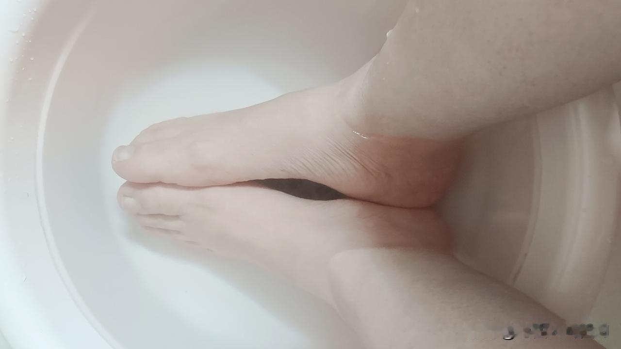 这周为了赶进度上了30节课，加上晚上还要给一学生上2个小时，我的嗓子哑了，学生说