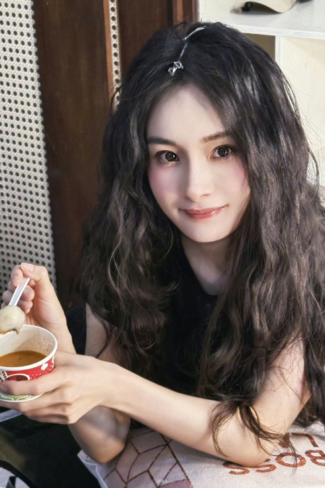 杨幂去年的苹果头像今年的汤圆头像杨幂权威女头和呼吸一样简单 去年的苹果头像，今年