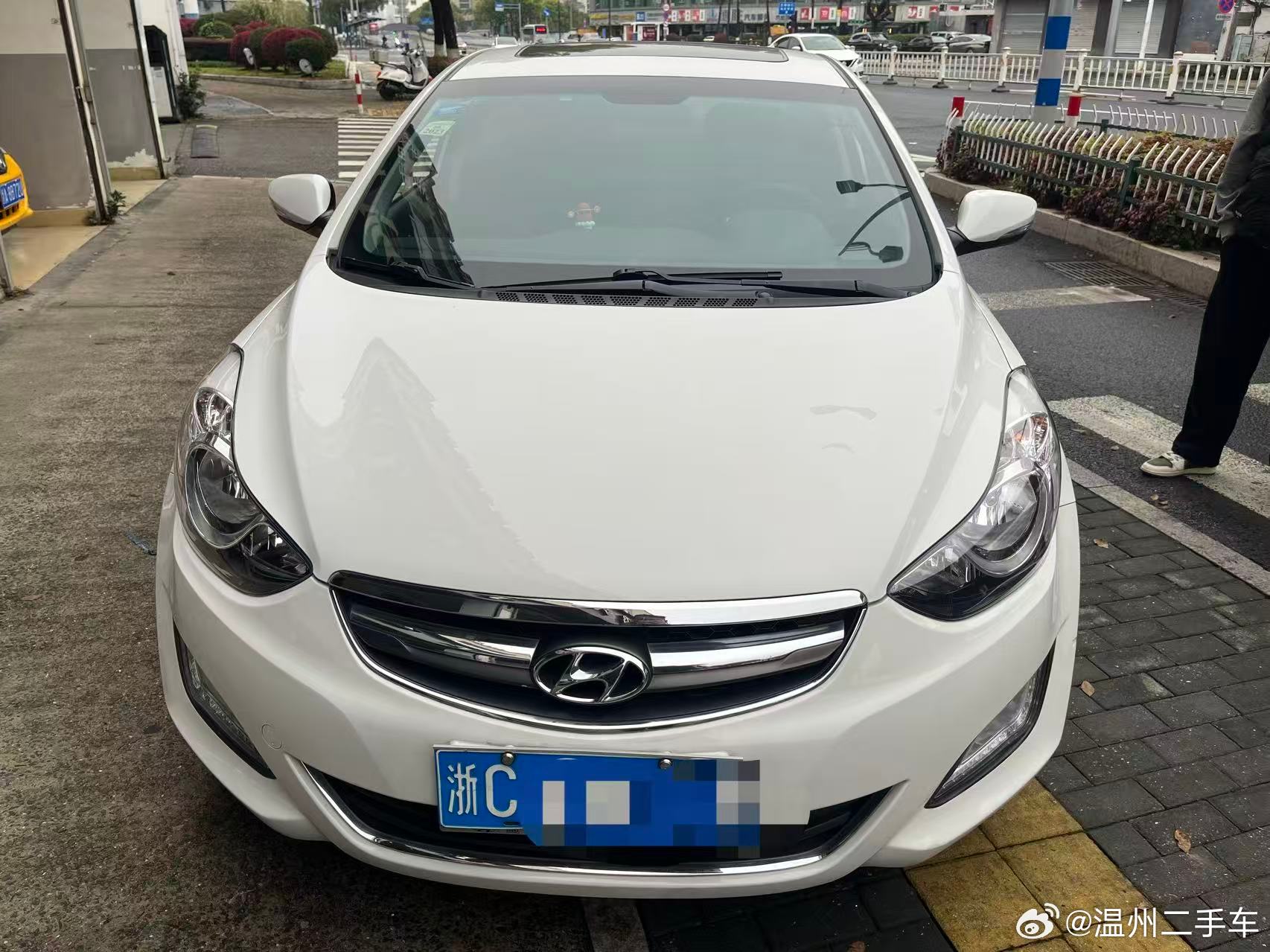 15年9月 现代朗动 自动天窗 3万公里实表 车况原版 价格2.9万 