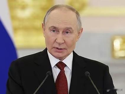 面对国际紧张局势
俄罗斯总统普京与白俄罗斯总统卢卡申科通电话
研究如何应对这种局