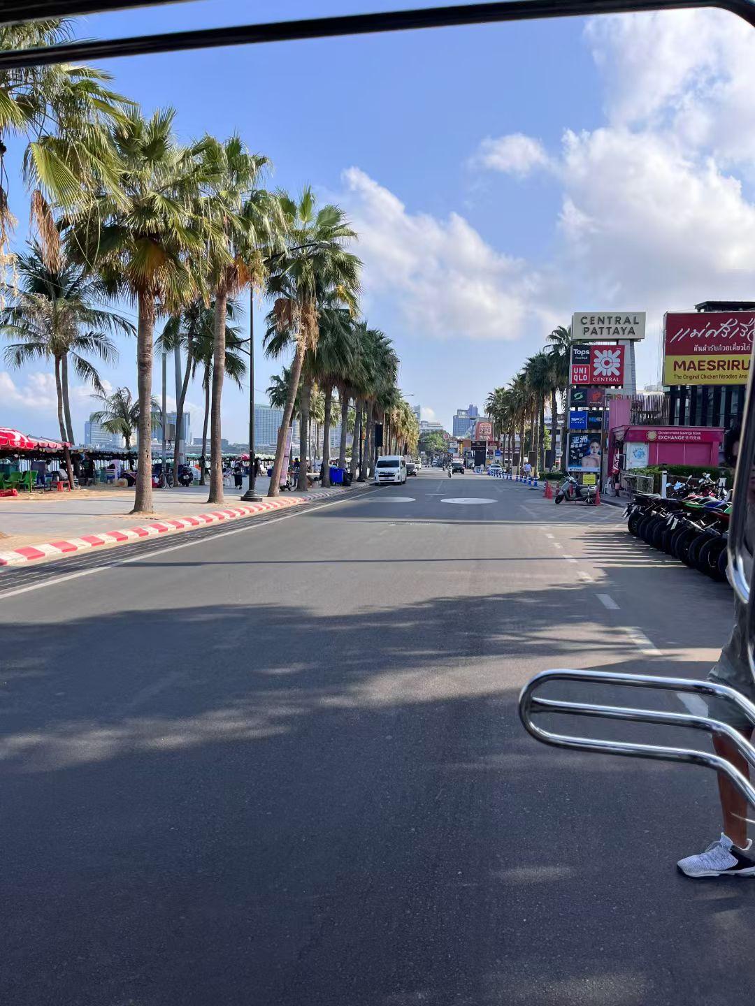 泰国男人一生必须做的两件事：服兵役、出家
 
在泰国，男人的一生里，有两件事是一