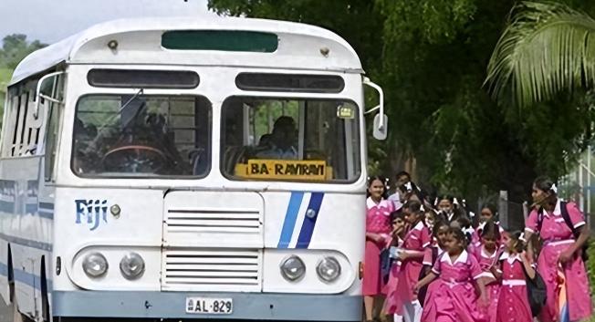 世界上最可怜的国家：整个国家只有两辆公交车，本地人吃菜都奢侈

在南太平洋深处，