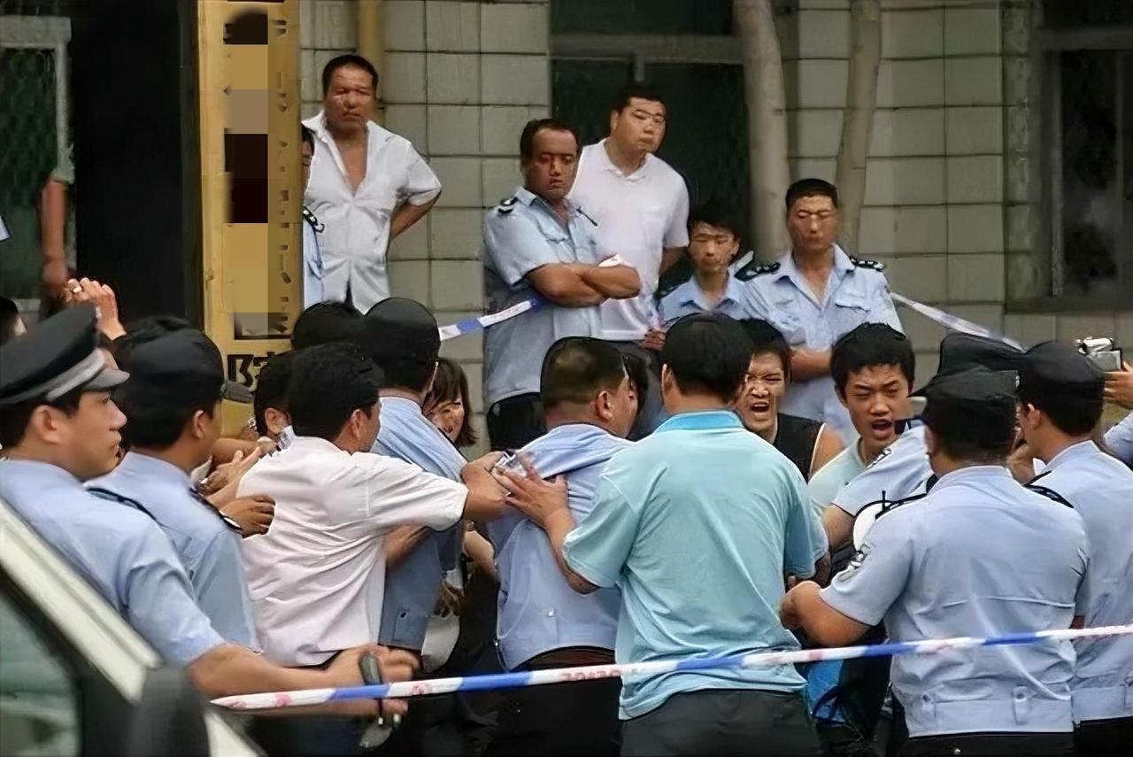 医生离开仪器就不能看病？现在的人都产生这样的认识了吗！医院的仪器只是辅助医生一个
