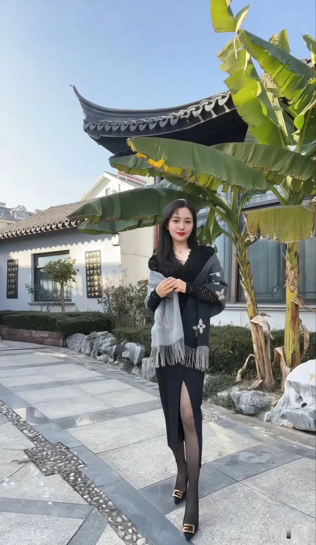 穿搭技巧探讨不用刻意的去伪装自己，不如真实一些去面对一切[心]