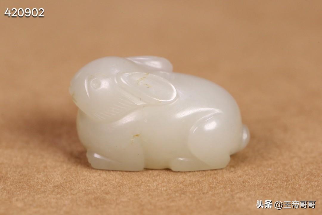 旧藏 和田玉兔子雕件。尺寸3.1*1.7*1.9cm