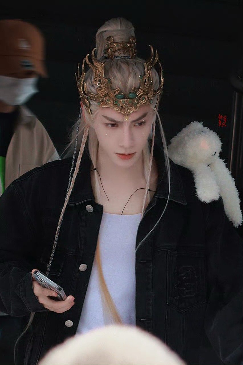 罗云熙水龙吟出妆路透......好绝的脸[春游家族] ​​​