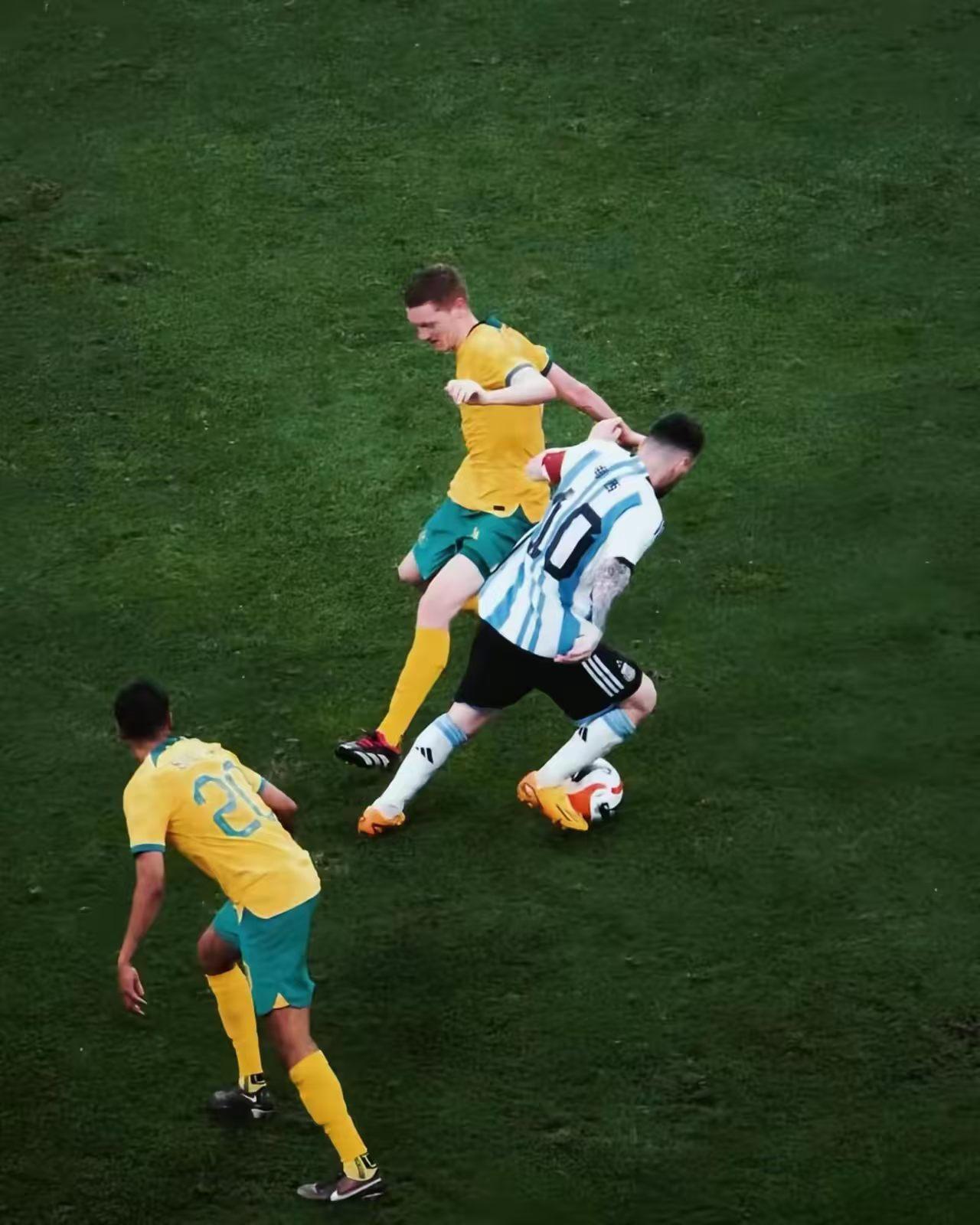 梅西能成为千球先生吗？
答案是肯定可以。不过他只能成为国际足联认可的第二个千球先