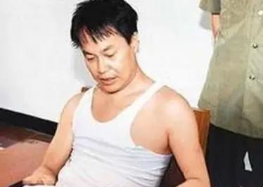 1996年，张子强绑架李嘉诚的儿子李泽钜，拿到了10亿的赎金，接着张子强的手下提