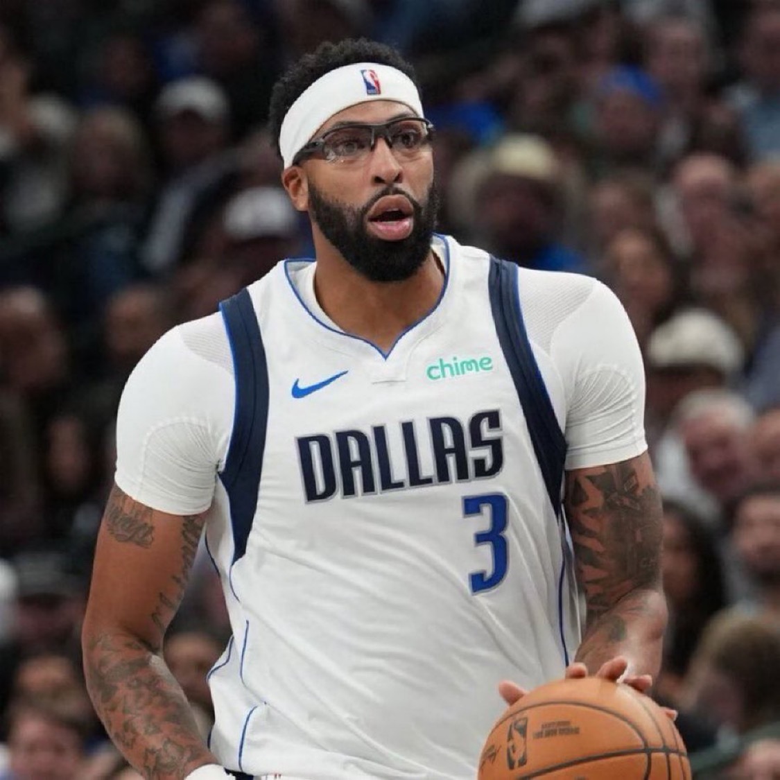 Shams：关于安东尼·戴维斯的交易方案将包括：- 角色球员- 选秀权- 潜在的