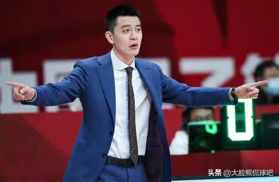 杨鸣过顶替张庆鹏担任北控主教练！
有消息称，北控刚刚进行了管理层整改，对现在球队