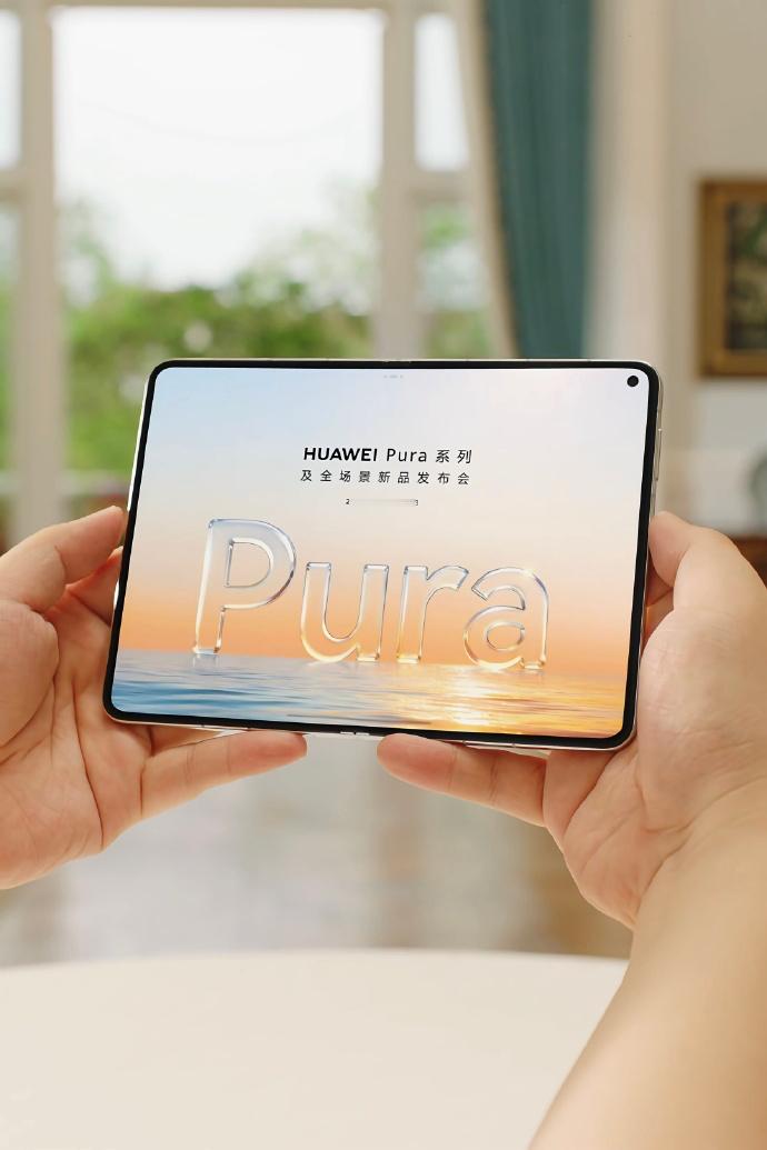 华为PuraXMax来了这次外屏看着确实够大够阔，日常刷小红书都够了，展开后视野