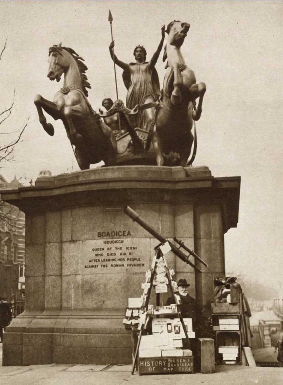 【来自投稿】1935年 伦敦 “望远镜人”  埃德温·克罗克 从1890年代开始