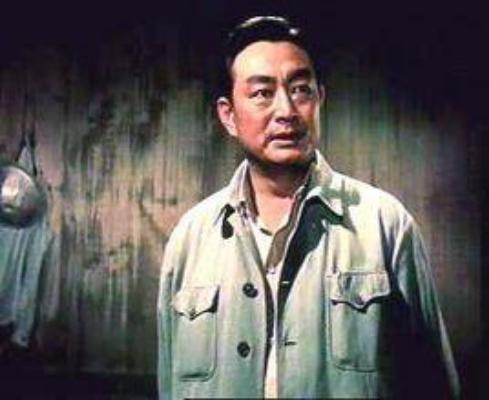 陈颖，1931年生于辽宁辽阳，资深男演员。他曾因在话剧《前进，再前进》中的演出获