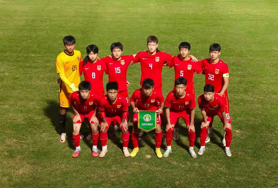 中国U16男足4-2掀翻韩国，三战全胜霸气夺冠！青训之光点燃未来希望谁能想到，在