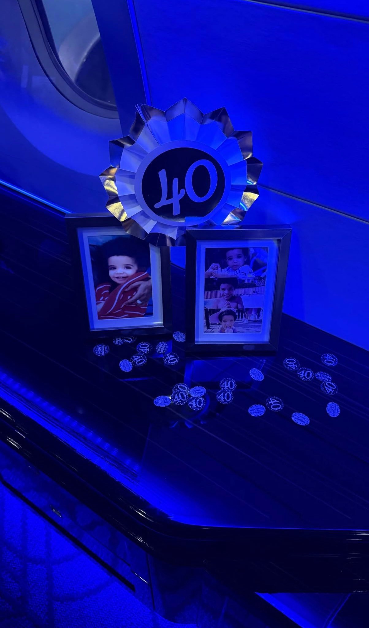 明天是 Drake 的40岁生日40年人生的记忆拼贴画+私人飞机装扮了一番Dra