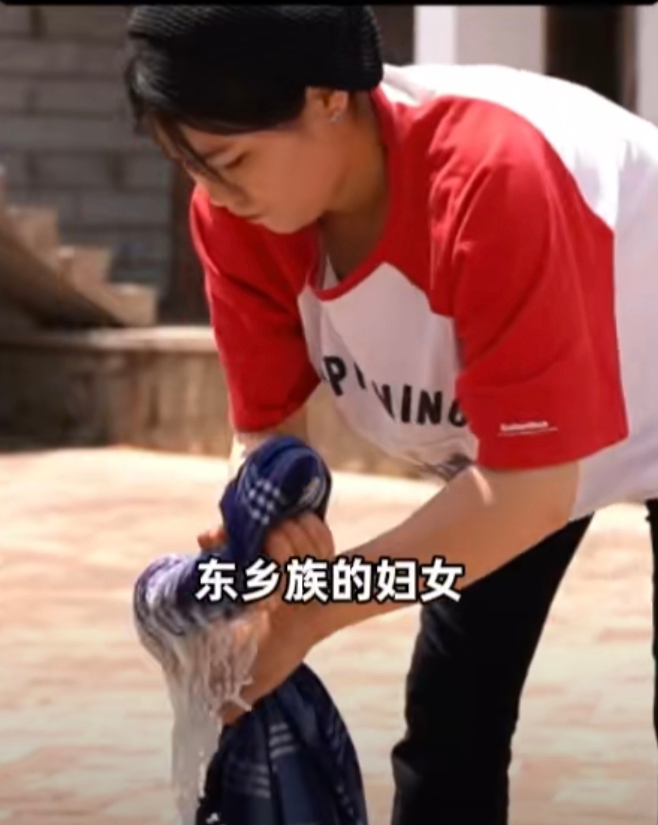 不识字妇女用AI学习直播家乡水果收入大增 不识字又如何？给不向命运低头的她点赞。