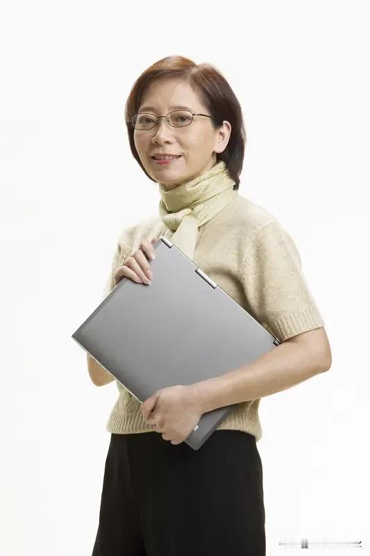 男人能让中年女性动情的是什么?尊重她们的想法和选择，不强行干涉。中年女性经历过岁
