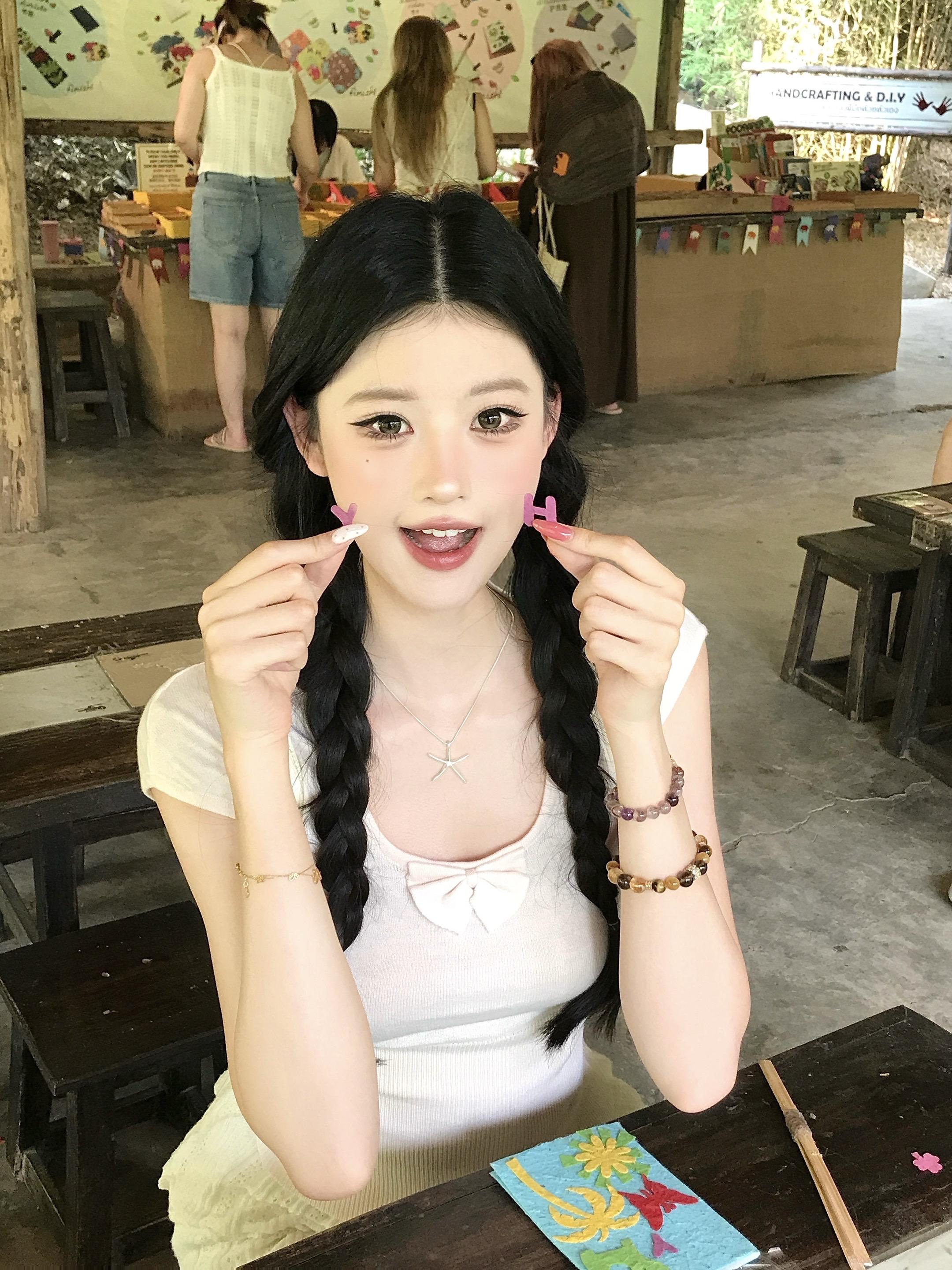 因为你明媚了起来 这世界突然变得好可爱。