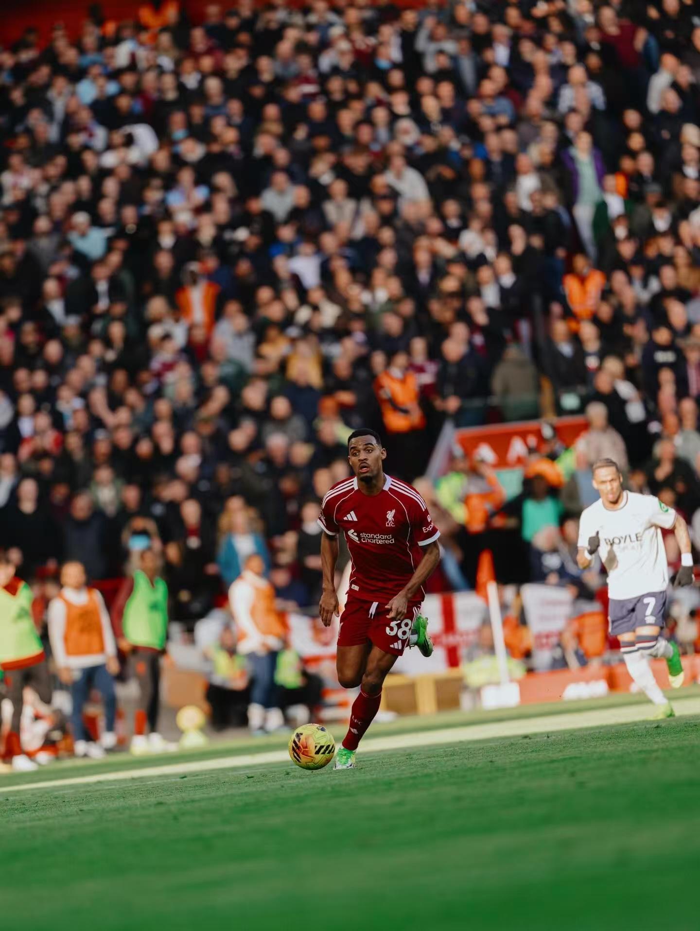 助攻加1，赫拉芬贝赫赛后更新社媒，发布图集庆祝胜利