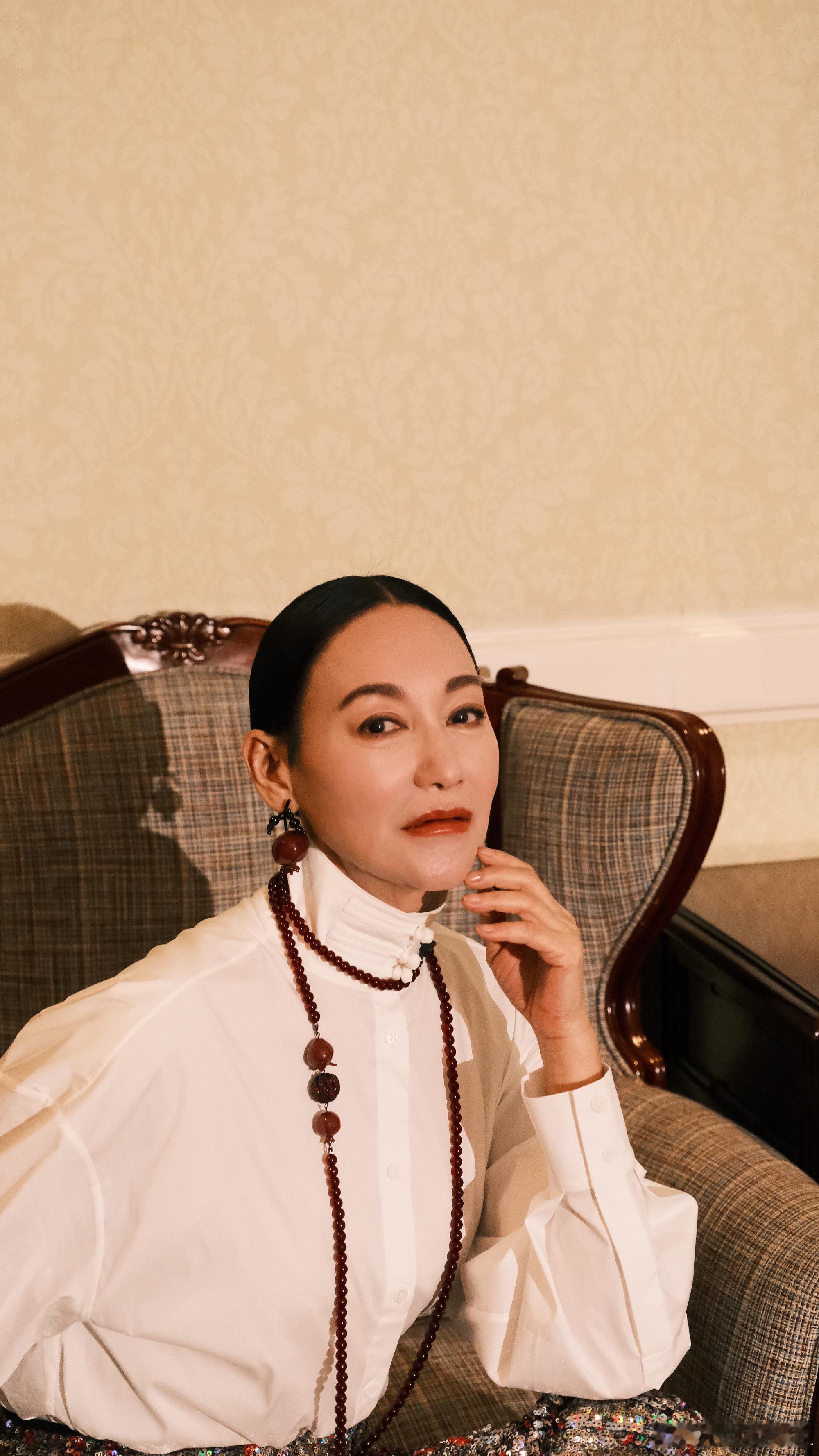 惠英红脸上缝了89针  以前的动作明星是真上啊 