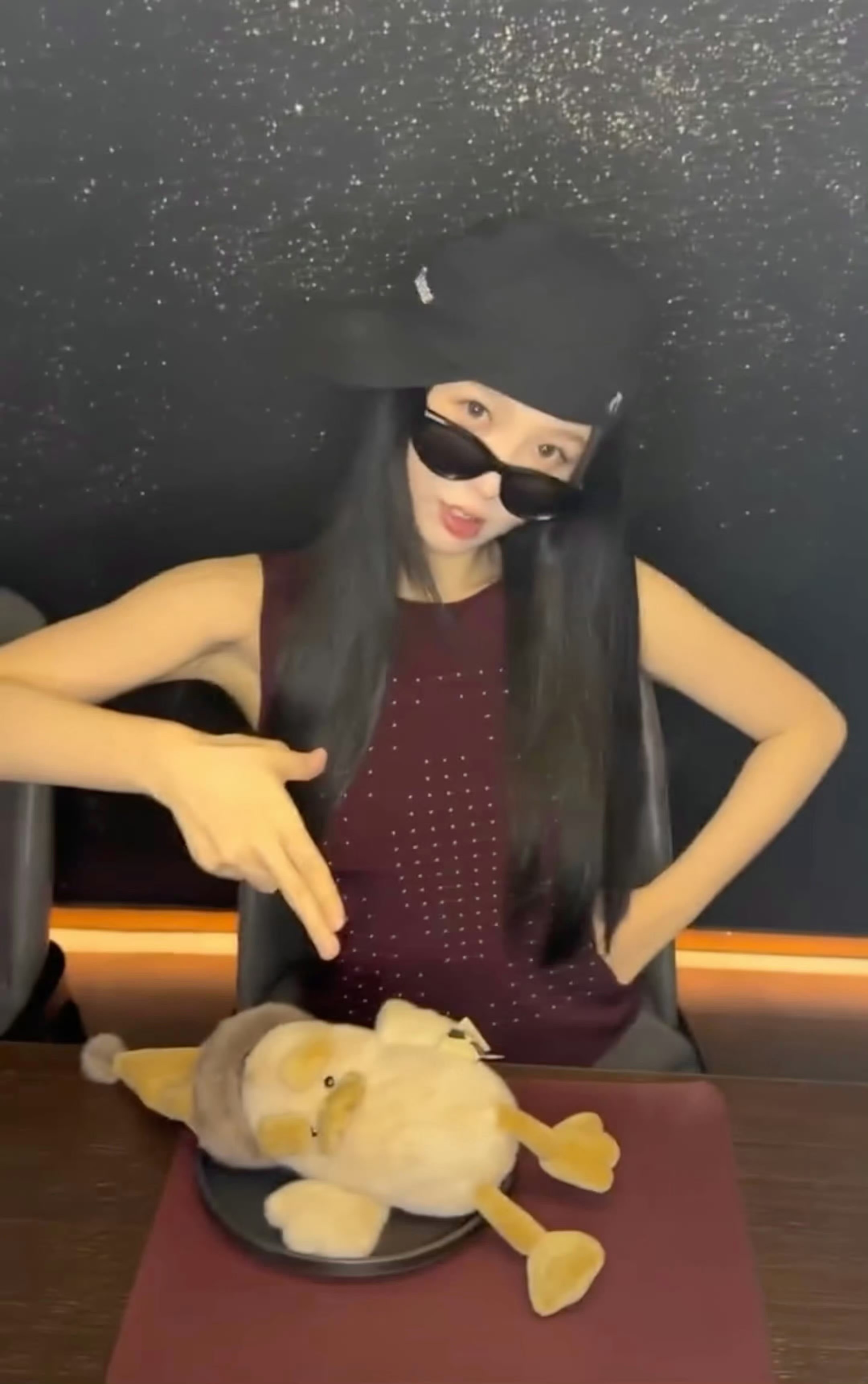 虞书欣复刻小兰花施法手势是现代版小兰花施法手势！！！虞书欣就是全世界正数第一个爱