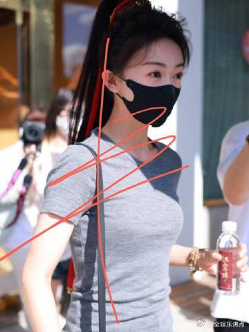 吴谨言江山为聘出妆吴谨言这高马尾是从漫画里走出来的吧？每一帧都能截下来当壁纸，颜