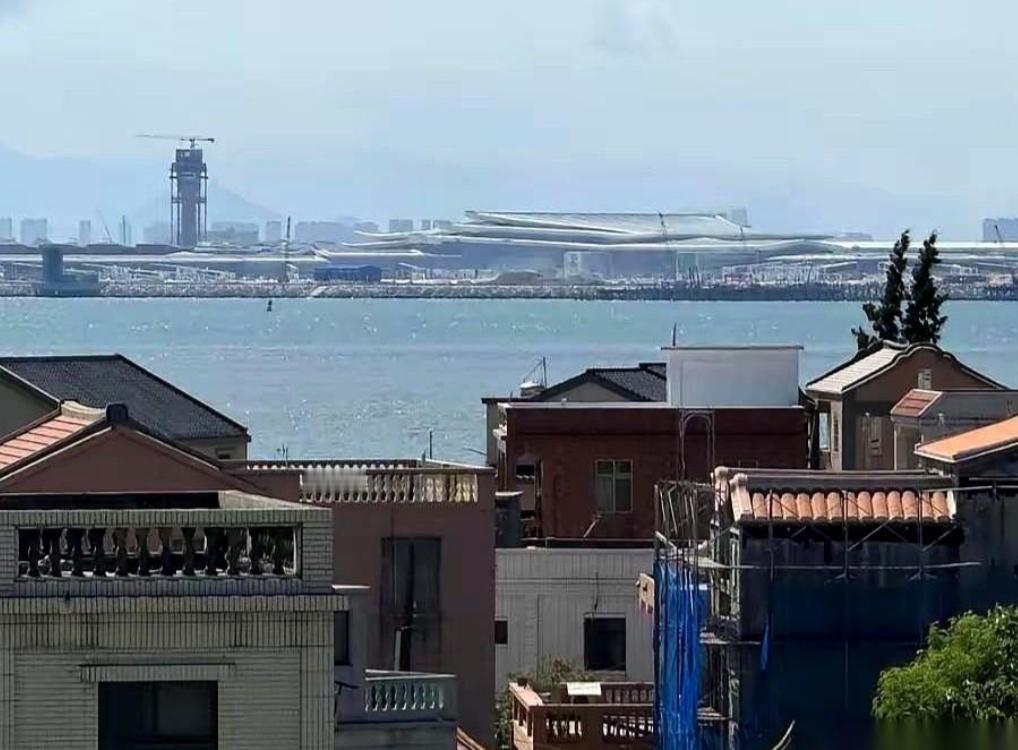 国台办刚宣布，要给金门、马祖通水、通电、通气、通桥。话音刚落，金门县副县长李文良