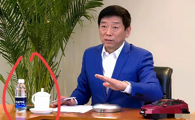 魏总喝的是什么牌子矿泉水