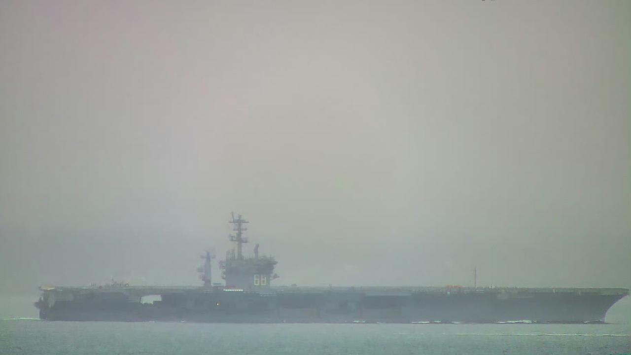 CVN-68尼米兹号核动力航空母舰，今日离开布雷默顿军港，前往弗吉尼亚，正式退役