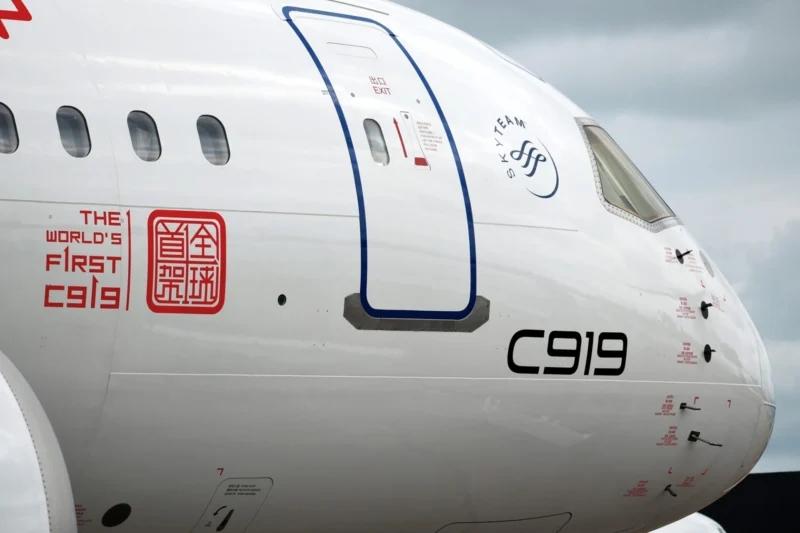 告别航空燃油！中国商飞纯电客机实机亮相，机翼上一排"小风扇"藏着什么黑科技？C9
