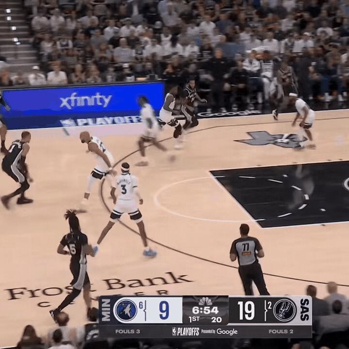 NBA 老乡何苦为难老乡呢？戈贝尔在文班亚马面前就像一个小宝贝，被文班亚马溜得团