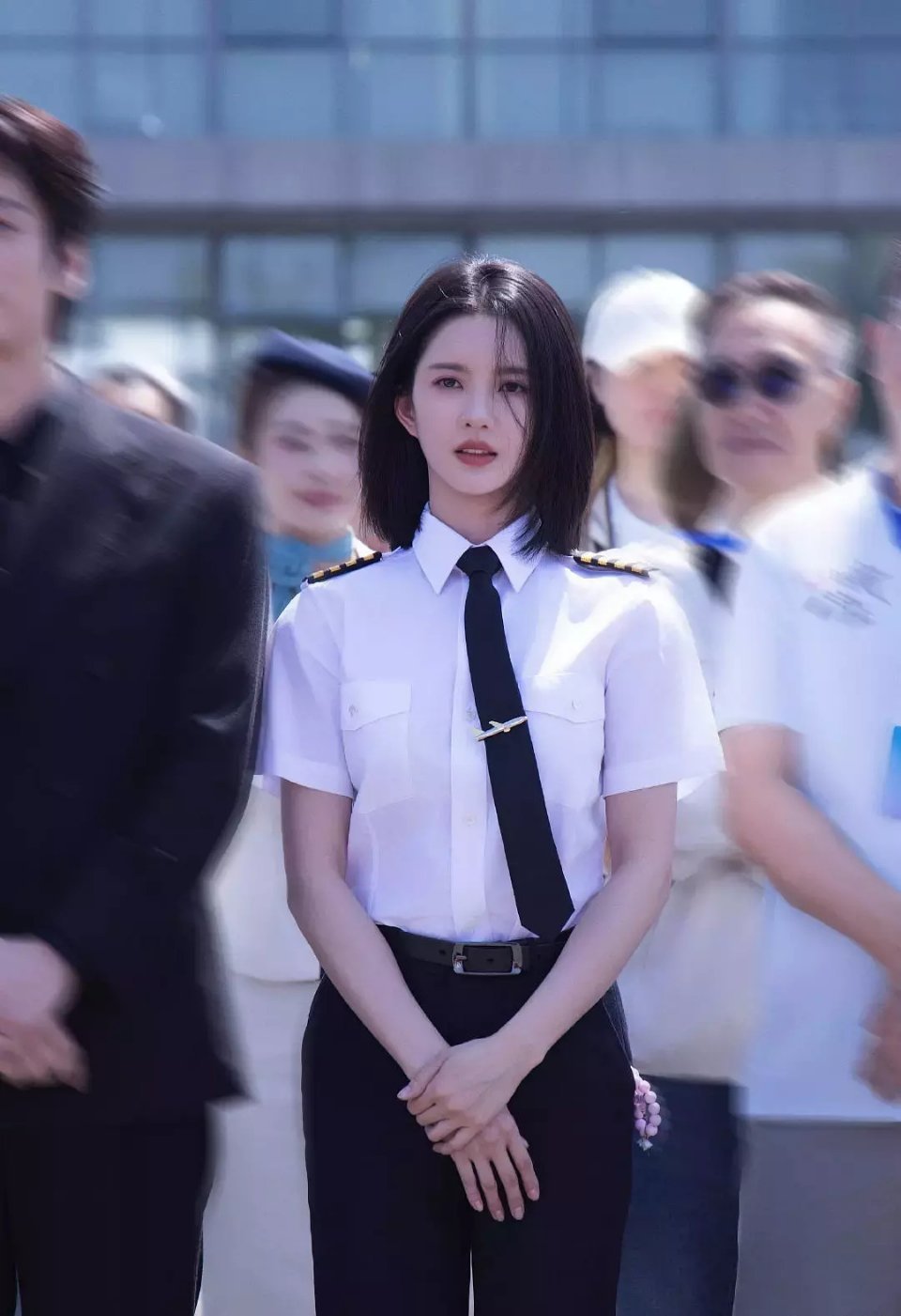 刘些宁这两张也太好看了，好美的女机长 ​​​